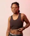 Marie dans son binder de sport couleur ébène